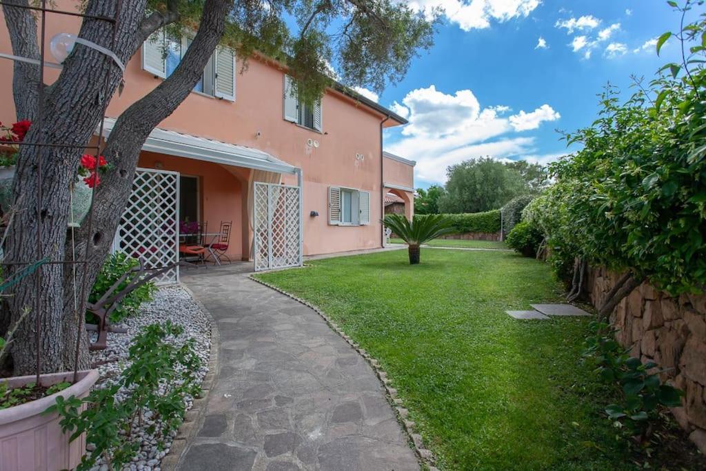 Residence Le Colonnine San Teodoro  Eksteriør billede