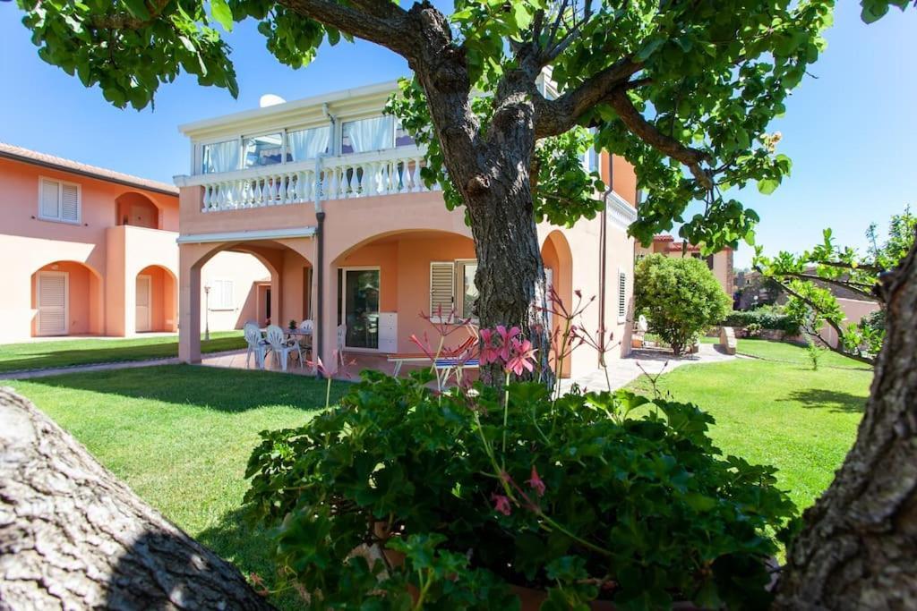 Residence Le Colonnine San Teodoro  Eksteriør billede