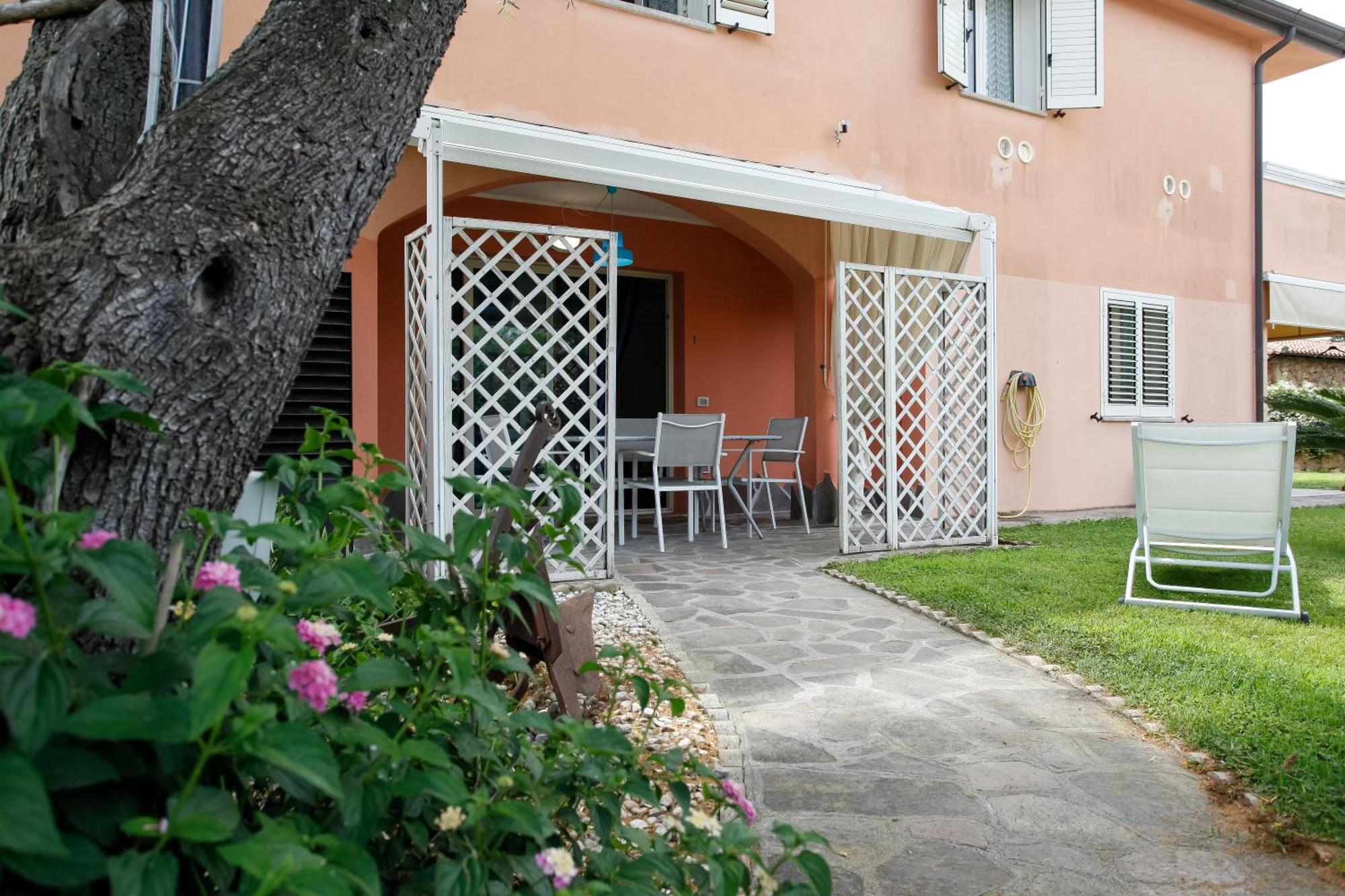 Residence Le Colonnine San Teodoro  Eksteriør billede
